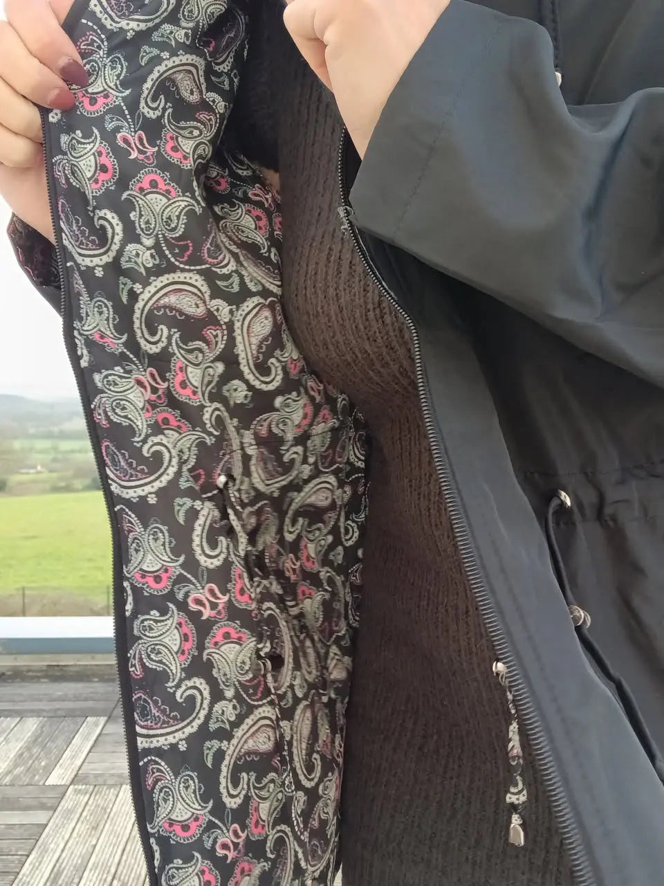 Manteau Veste légère et réversible deperlante noir/motifs fleuris Le Petit Placard