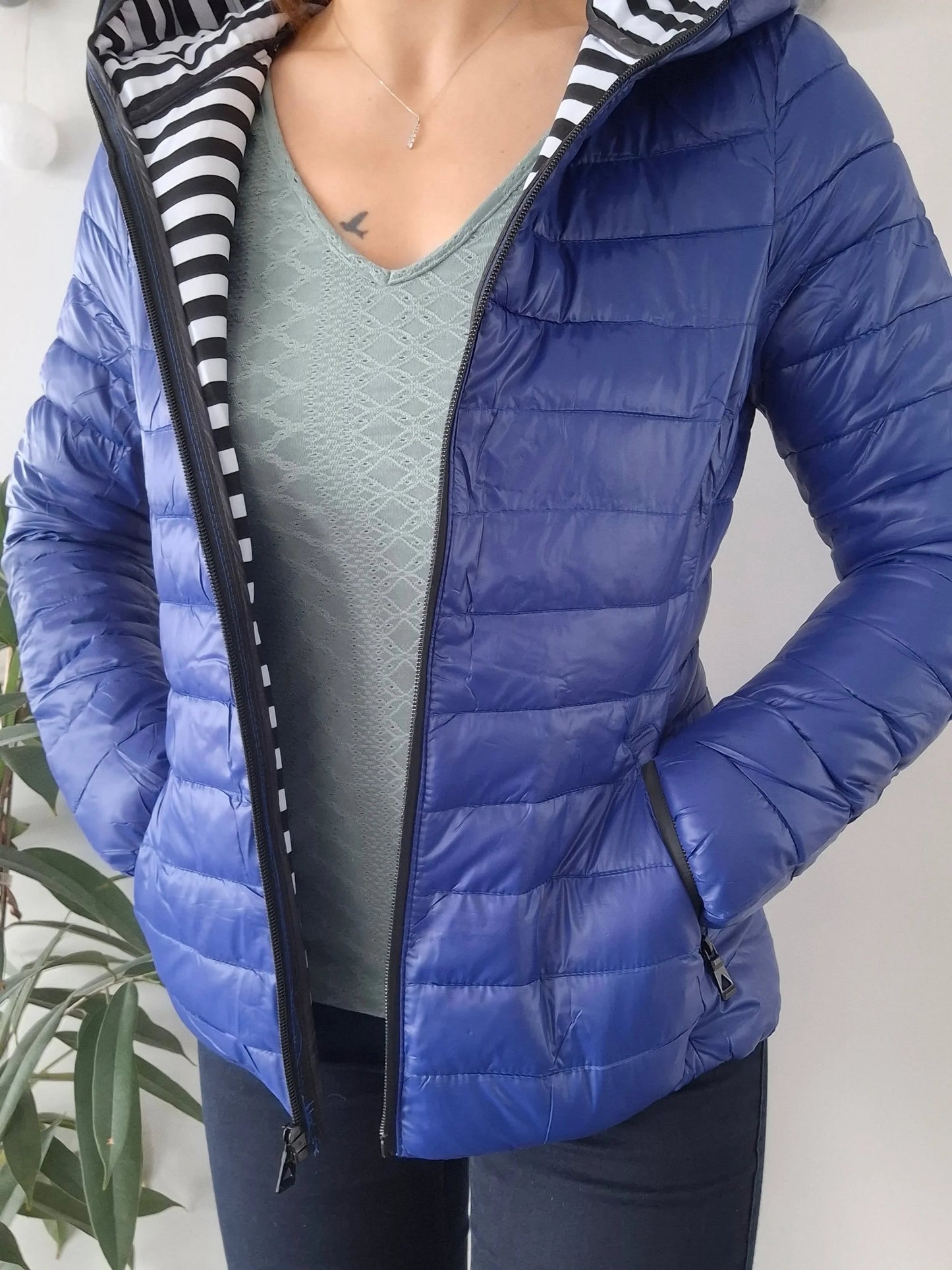 Attrait Paris - Doudoune imperméable et matelassé bleu électrique avec capuche Le Petit Placard