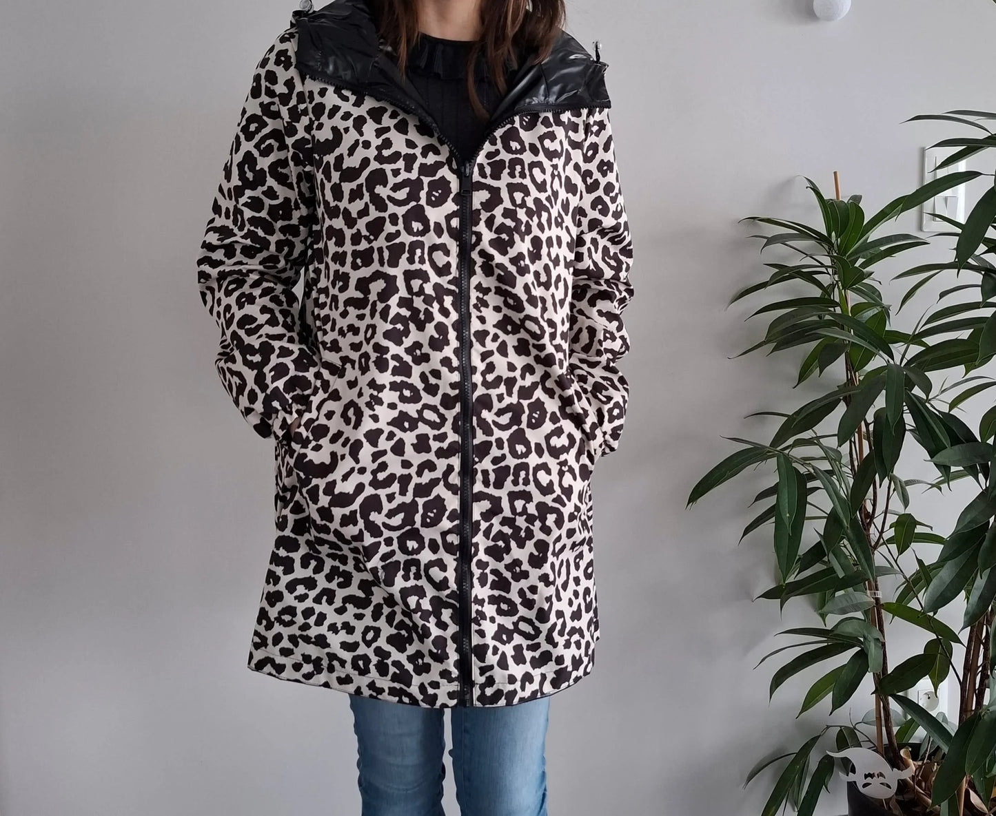 Attrait Paris - Manteau long sans ouate imperméable noir réversible avec motif léopard avec capuche Le Petit Placard