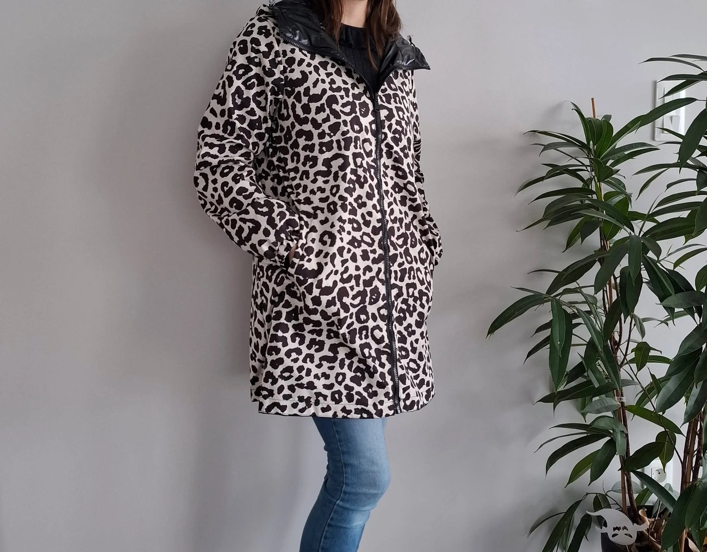 Attrait Paris - Manteau long sans ouate imperméable noir réversible avec motif léopard avec capuche Le Petit Placard
