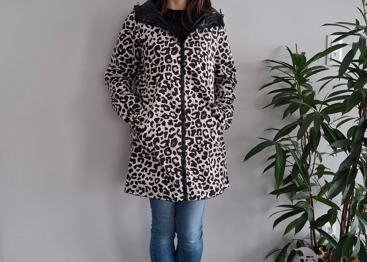 Attrait Paris - Manteau long sans ouate imperméable noir réversible avec motif léopard avec capuche Le Petit Placard