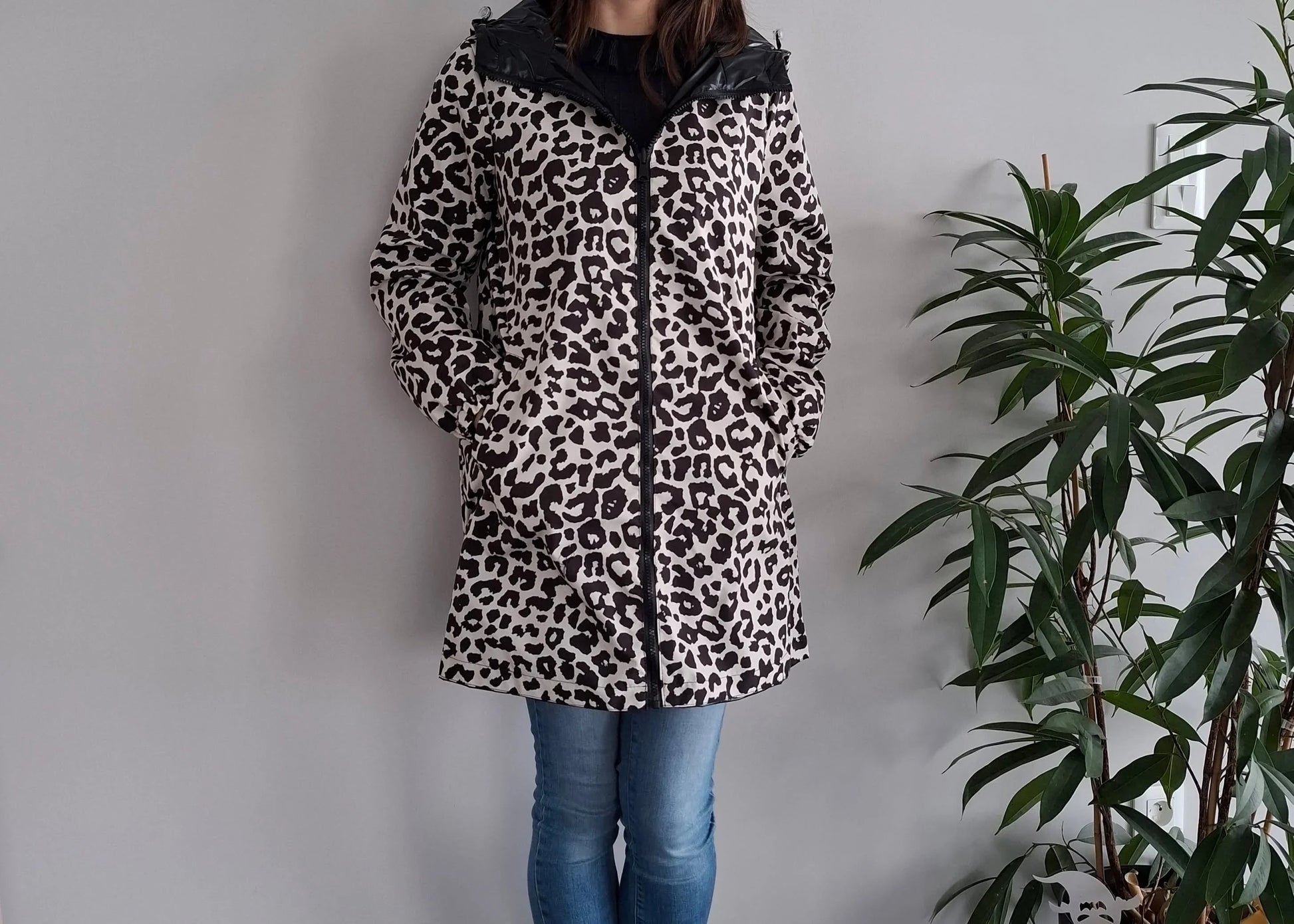 Attrait Paris - Manteau long sans ouate imperméable noir réversible avec motif léopard avec capuche Le Petit Placard