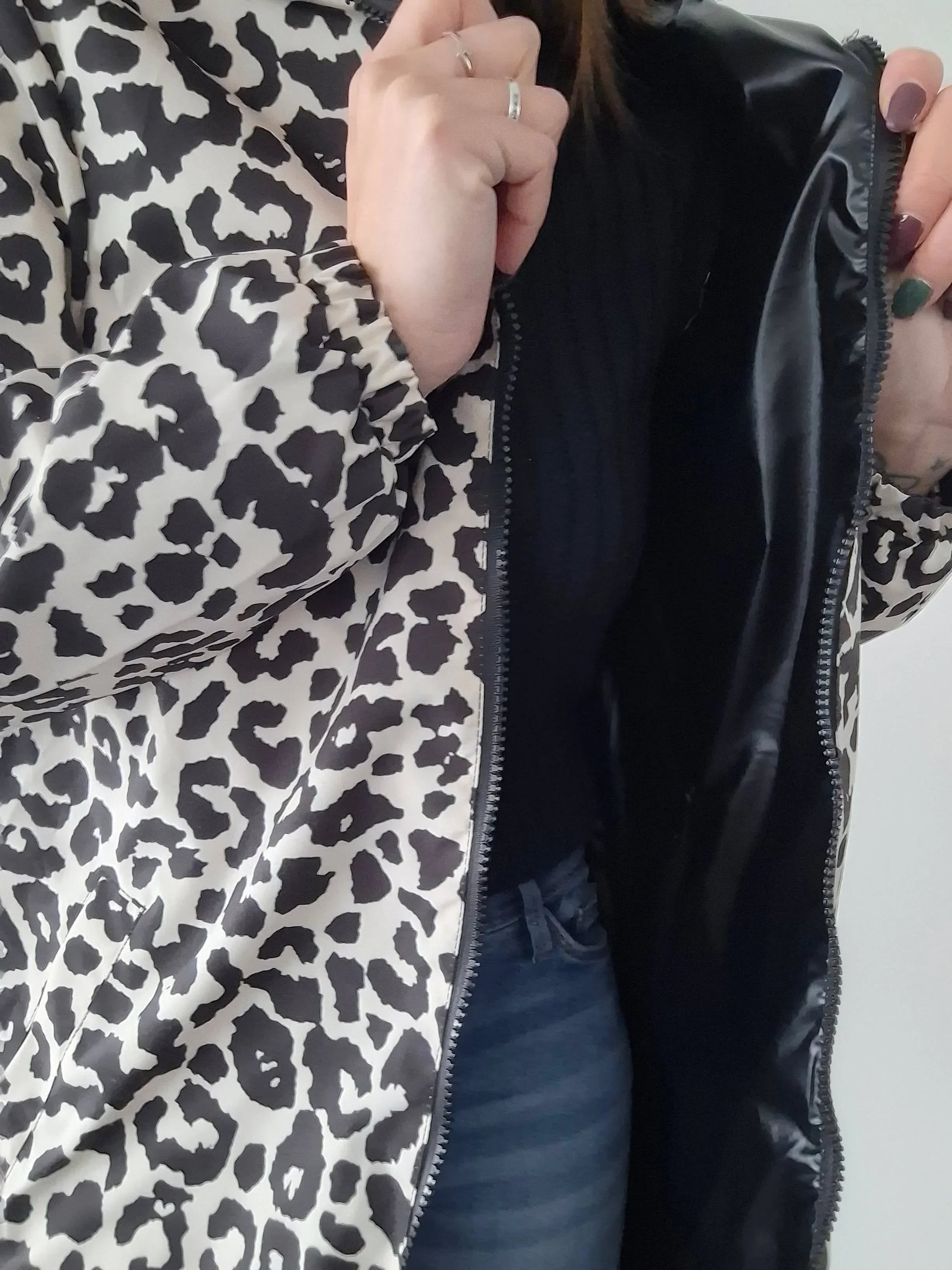 Attrait Paris - Manteau long sans ouate imperméable noir réversible avec motif léopard avec capuche Le Petit Placard