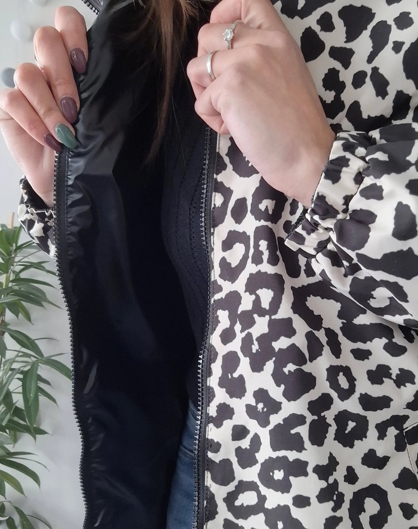 Attrait Paris - Manteau long sans ouate imperméable noir réversible avec motif léopard avec capuche Le Petit Placard