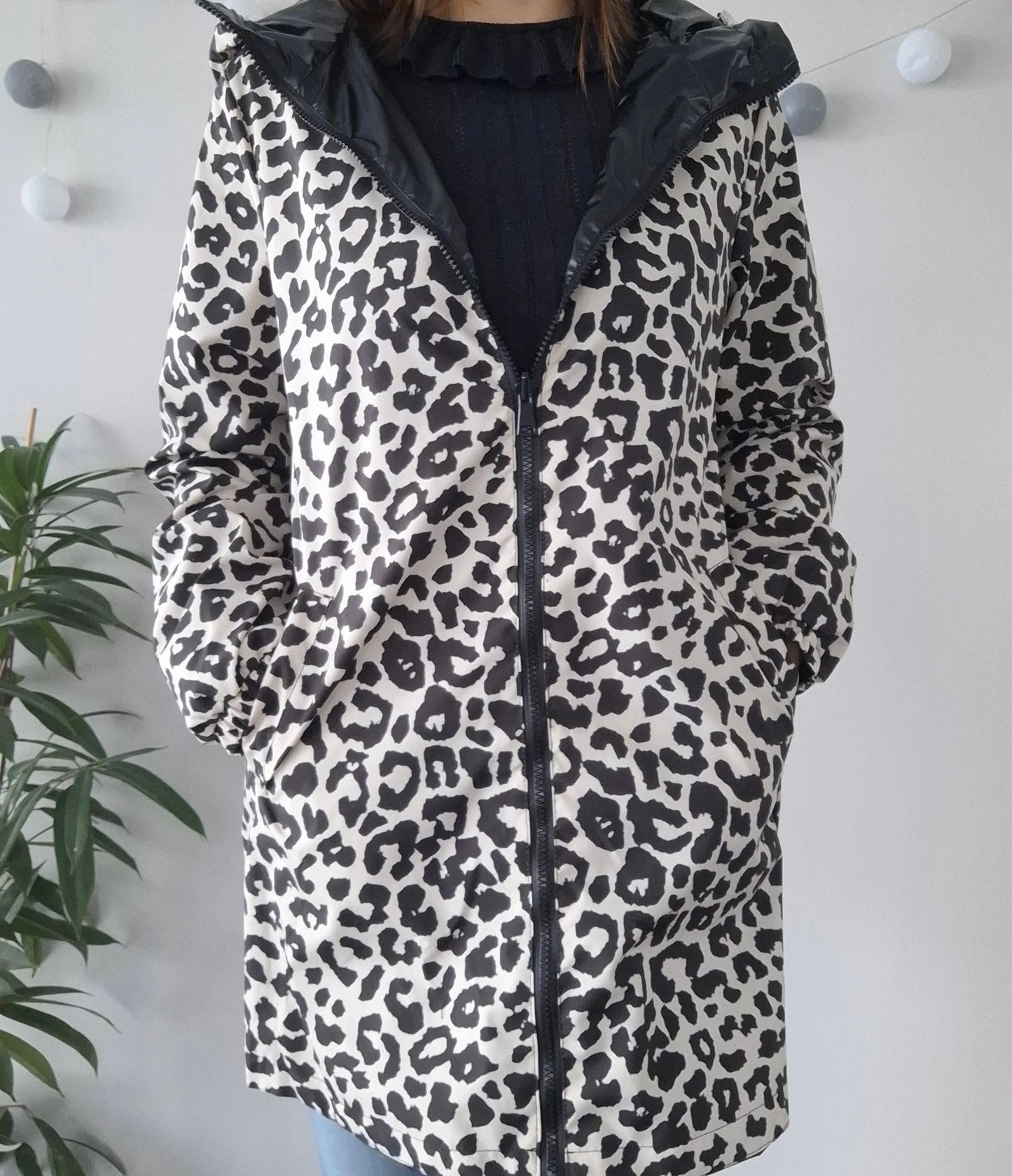Attrait Paris - Manteau long sans ouate imperméable noir réversible avec motif léopard avec capuche Le Petit Placard