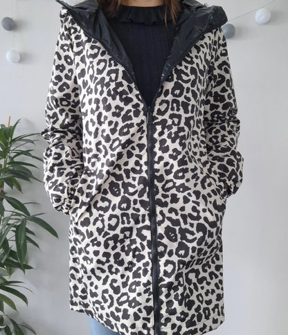 Attrait Paris - Manteau long sans ouate imperméable noir réversible avec motif léopard avec capuche Le Petit Placard
