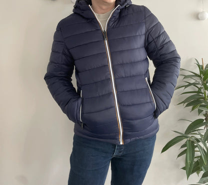 Doudoune à capuche HOMME courte imperméable et réversible matelassé bleu marine Le Petit Placard