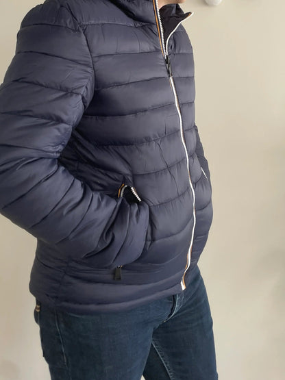 Doudoune à capuche HOMME courte imperméable et réversible matelassé bleu marine Le Petit Placard