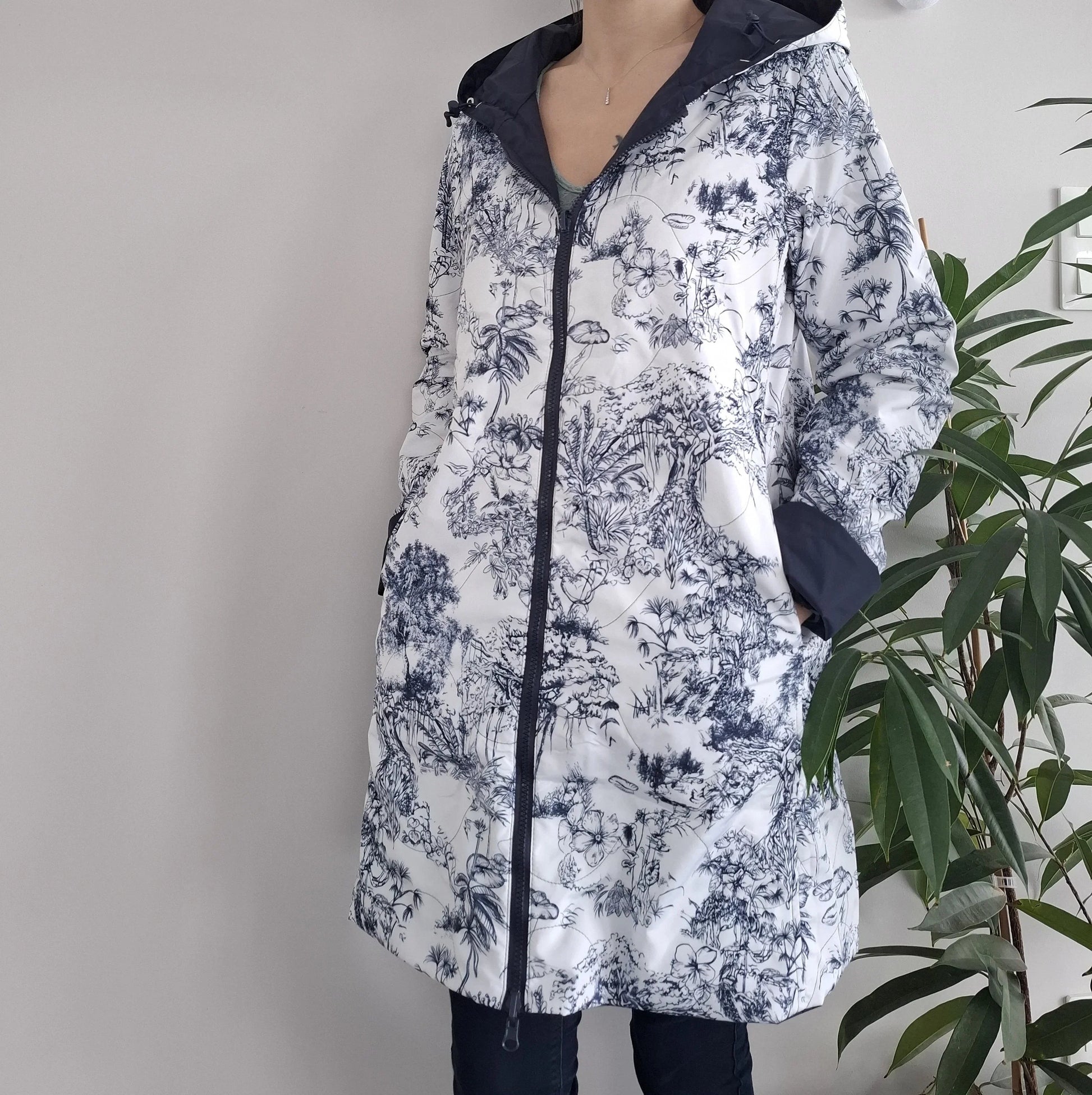 Laura Jo - Imperméable bleu marine réversible motif jungle long mi-saison garnissage ouate Le Petit Placard