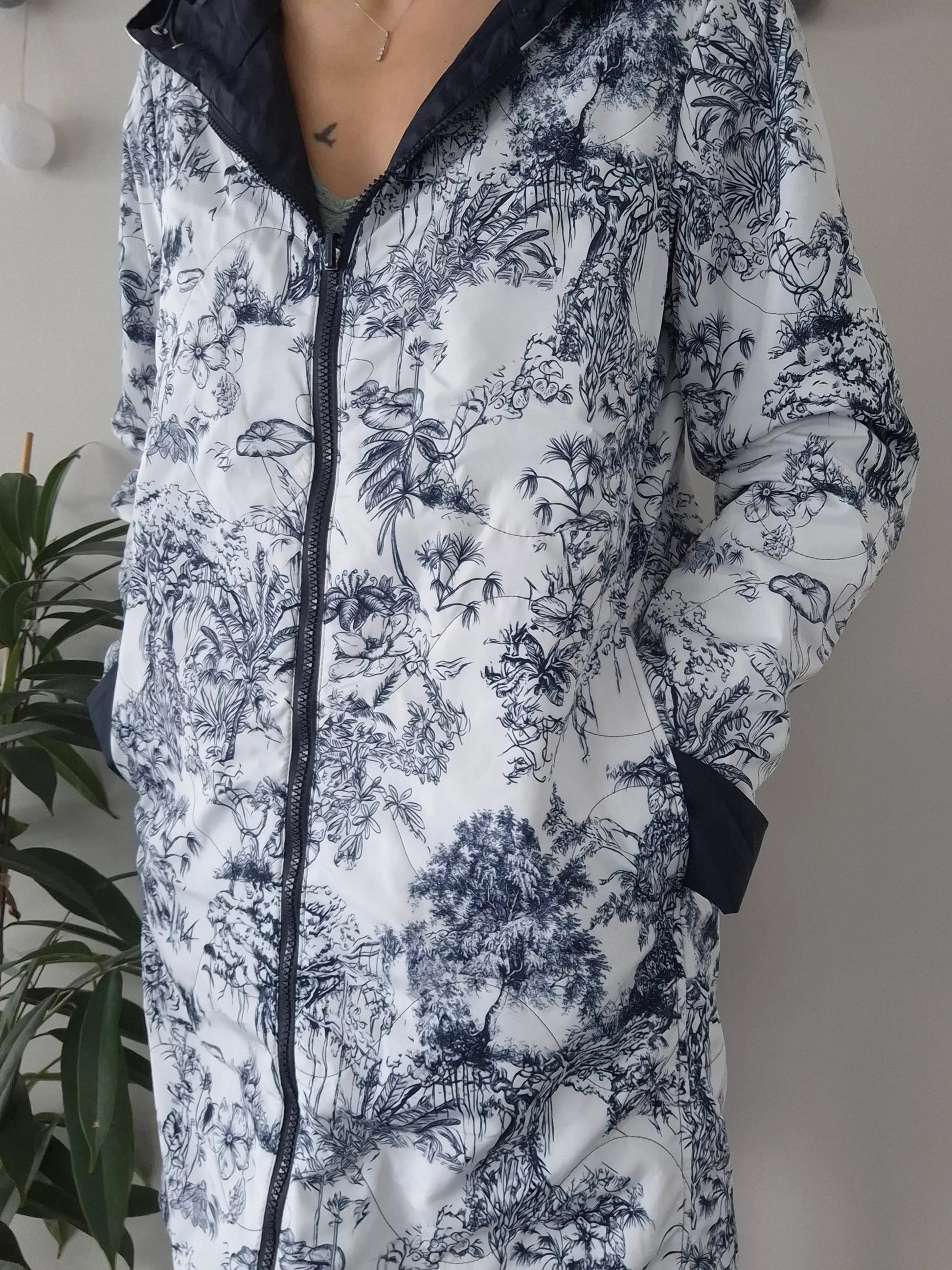 Laura Jo - Imperméable bleu marine réversible motif jungle long mi-saison garnissage ouate Le Petit Placard
