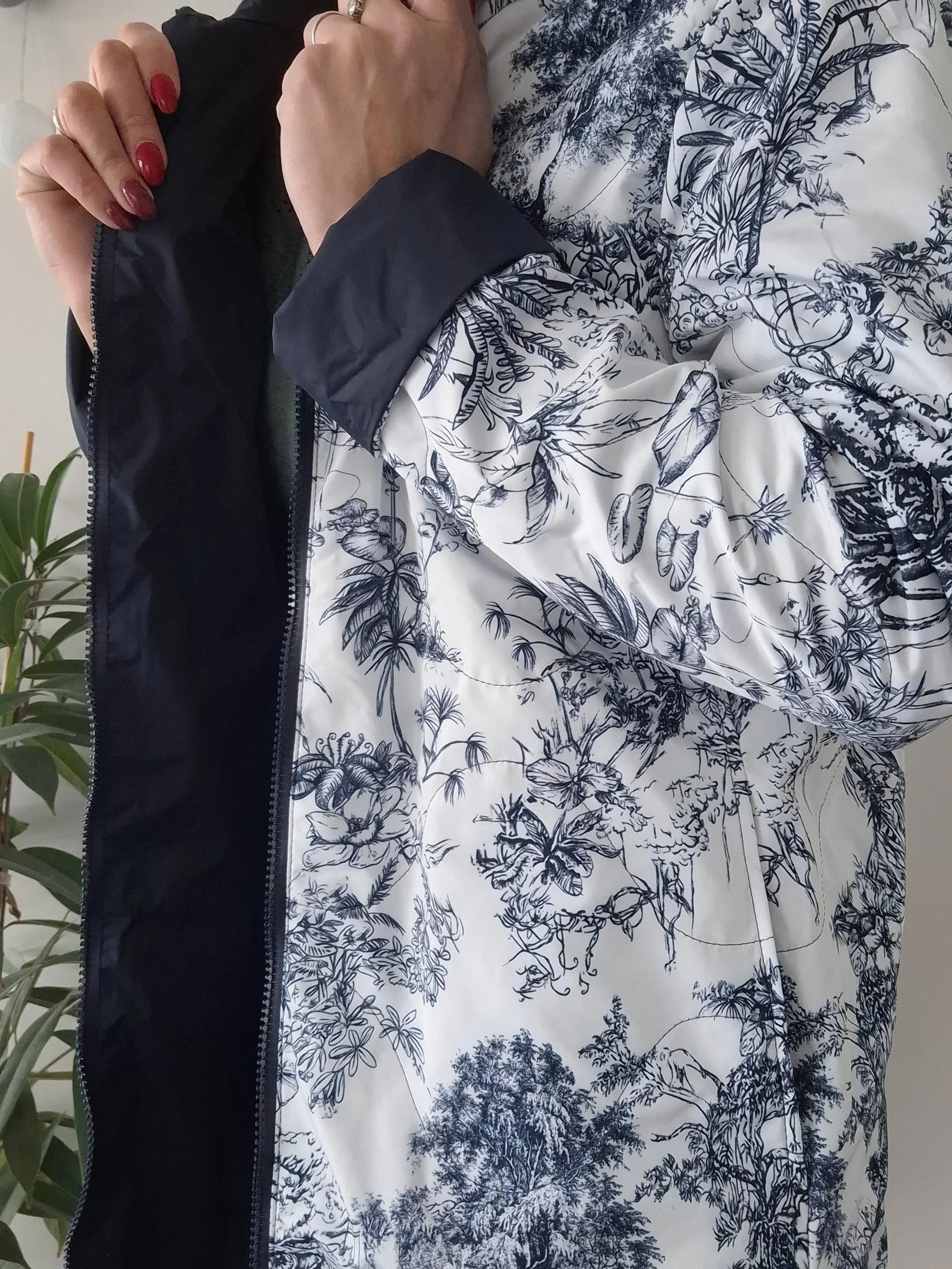 Laura Jo - Imperméable bleu marine réversible motif jungle long mi-saison garnissage ouate Le Petit Placard