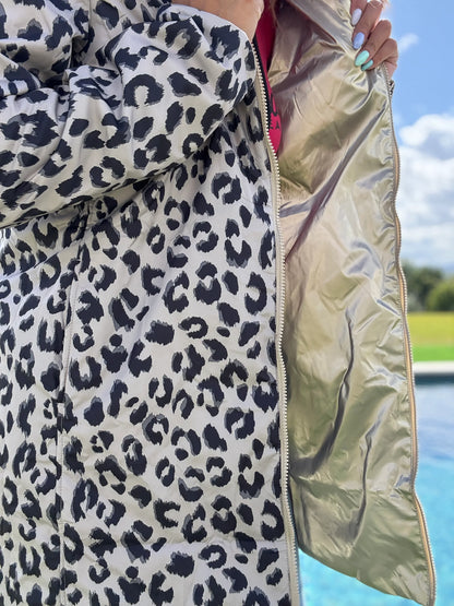 Imperméable réversible léopard Laura Jo ouvert révélant la doublure dorée, garnissage ouate mi-saison