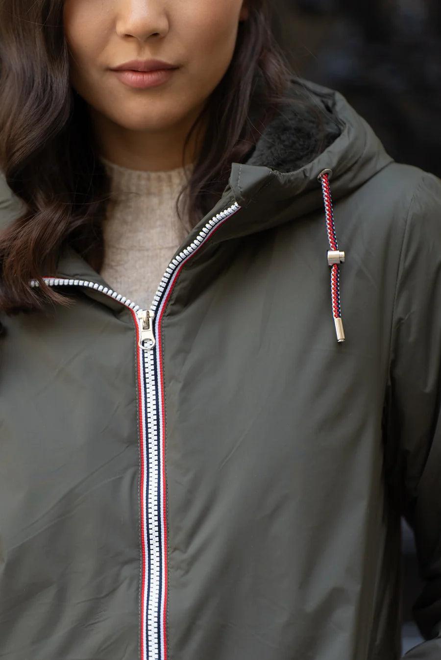 Kaki mid-length Laura Jo raincoat with faux fur lining and tricolor cord, Le Petit Placard