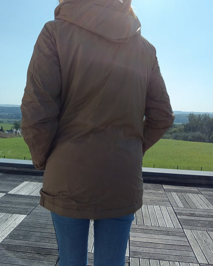 Person wearing camel Laura Jo raincoat outdoors, Le Petit Placard imperméable, back view