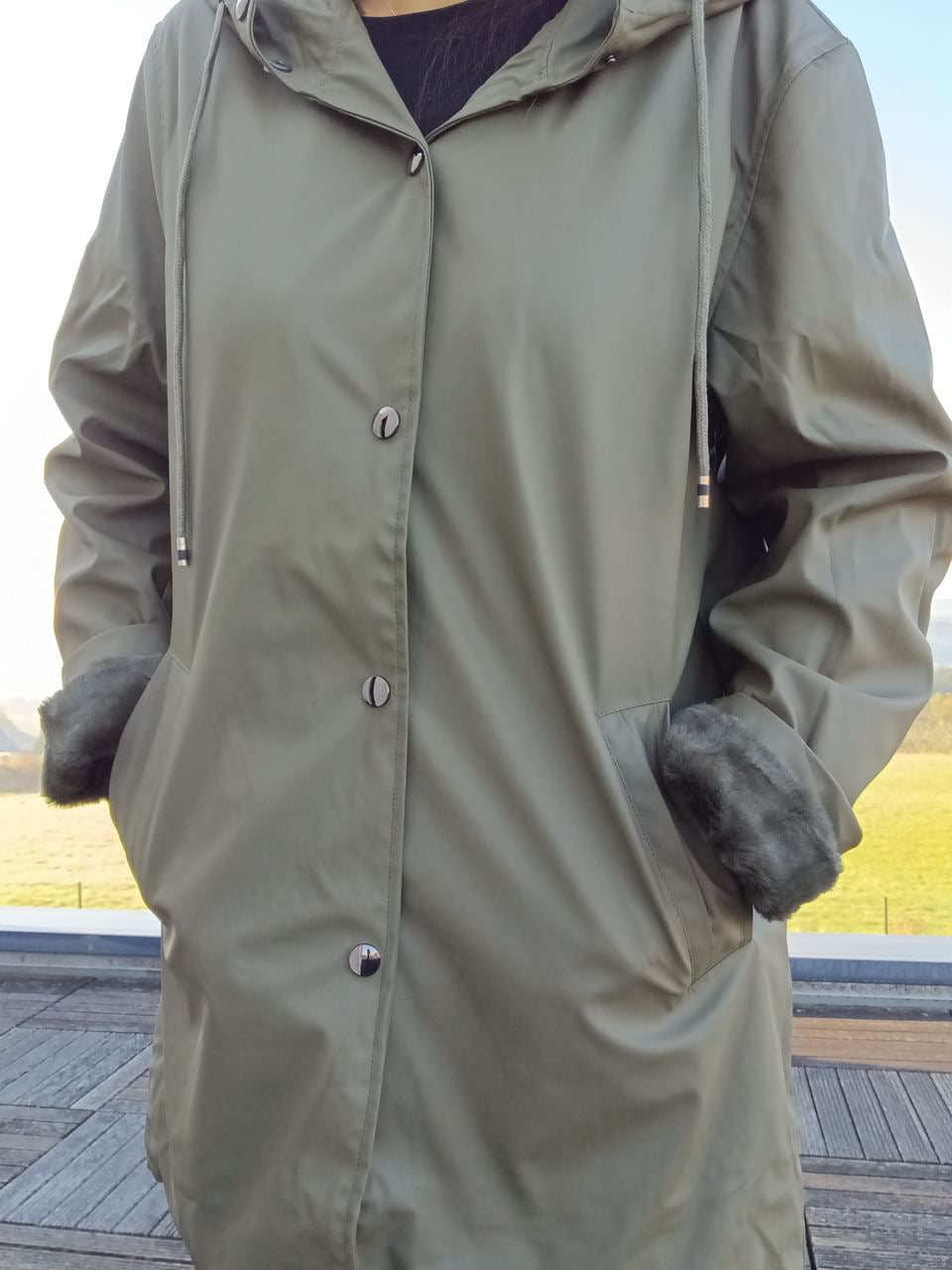 Long khaki waterproof Laura Jo coat with faux fur-lined pockets, Le Petit Placard outdoor photo