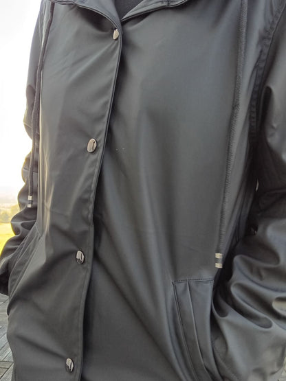 Black long waterproof Laura Jo raincoat with pockets, Le Petit Placard outdoor style