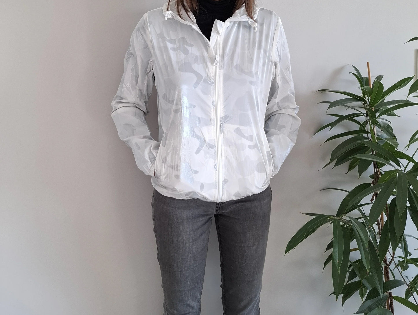 Woman wearing a white Laura Jo rain jacket, casual style, Le Petit Placard fashion