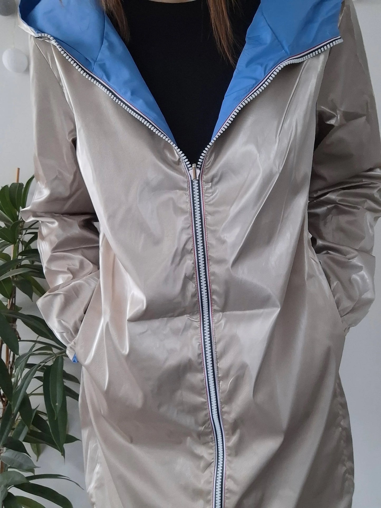 Manteau long réversible imperméable doré et bleu Melya Melody avec capuche et fermeture éclair bicolore