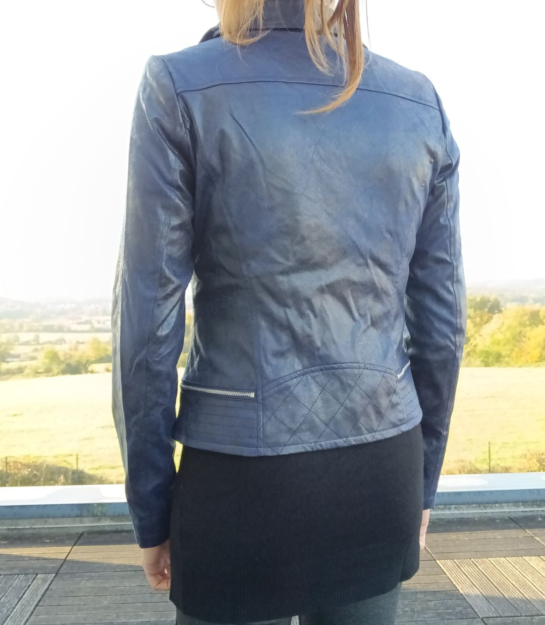 Woman wearing navy blue perfecto jacket outdoors, Le Petit Placard fashion style