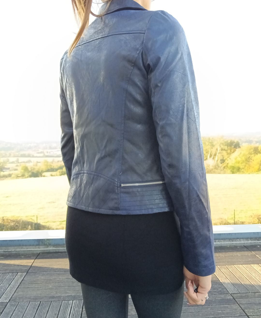 Woman wearing navy blue perfecto jacket outdoors, Le Petit Placard fashion style
