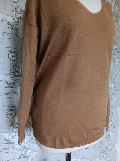 Camel wool blend V-neck sweater by Sarah John on mannequin, Le Petit Placard collection