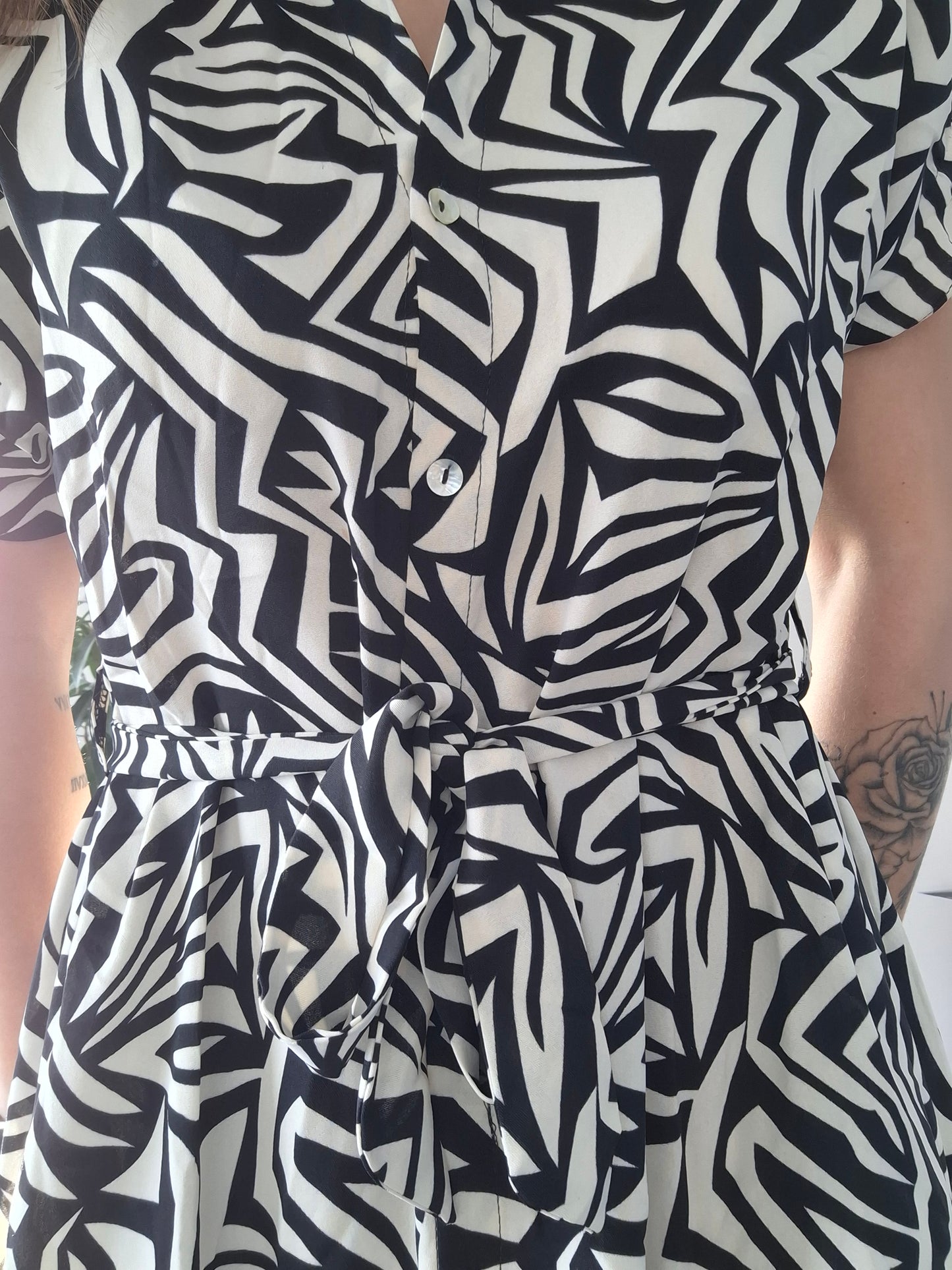 Black and white geometric print dress with waist tie, Le Petit Placard fashion style.