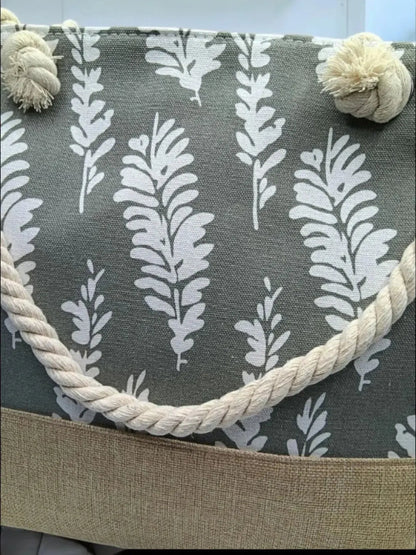 Sac à main de plage porté à l’épaule gris motifs plumes Le Petit Placard