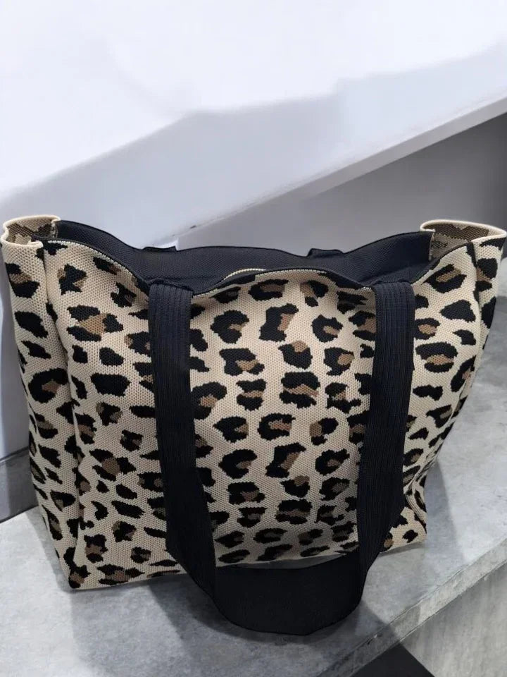 Sac à main type tote bag effet toile de jute motif léopard beige Le Petit Placard