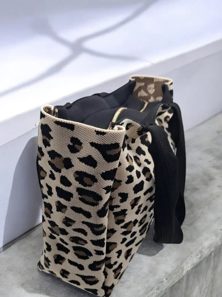 Sac à main type tote bag effet toile de jute motif léopard beige Le Petit Placard