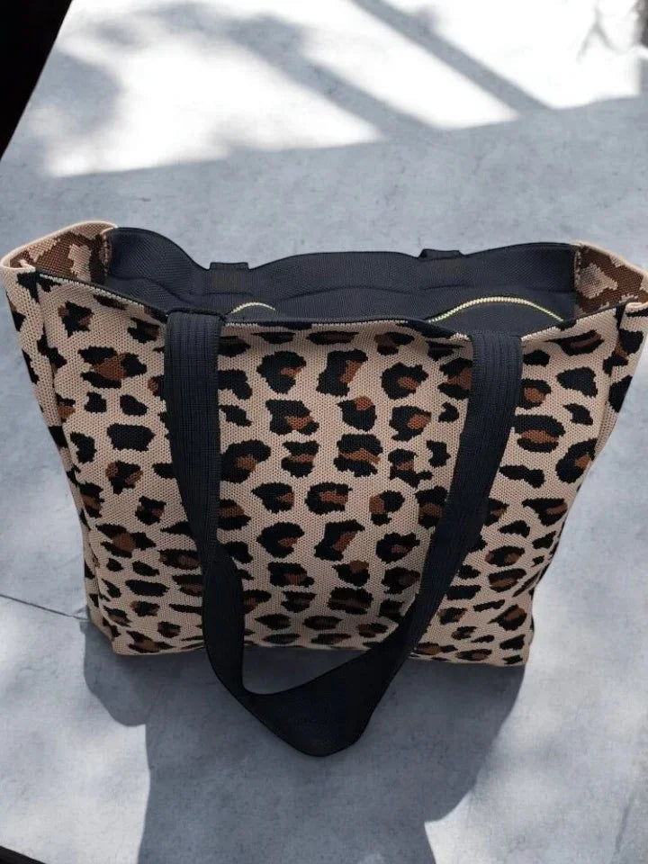 Sac à main type tote bag effet toile de jute motif léopard camel Le Petit Placard
