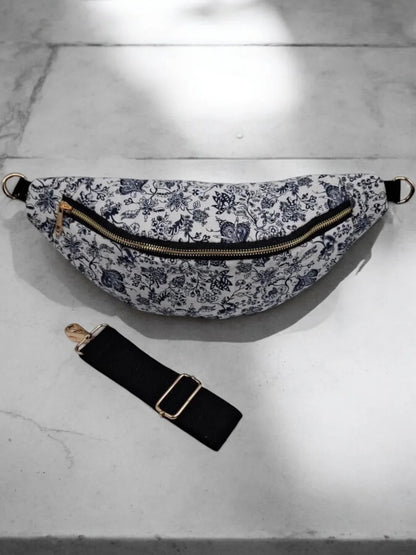 Sac banane blanc matelassé en coton motif floral noir Le Petit Placard