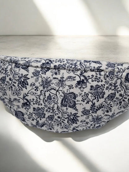 Sac banane blanc matelassé en coton motif floral noir Le Petit Placard