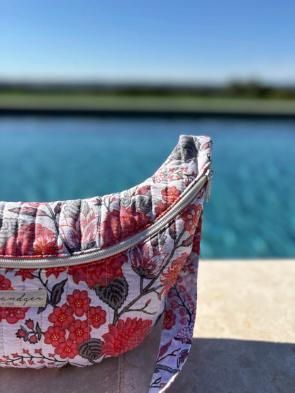 Floral print sac banane by the pool, trendy accessory from Le Petit Placard