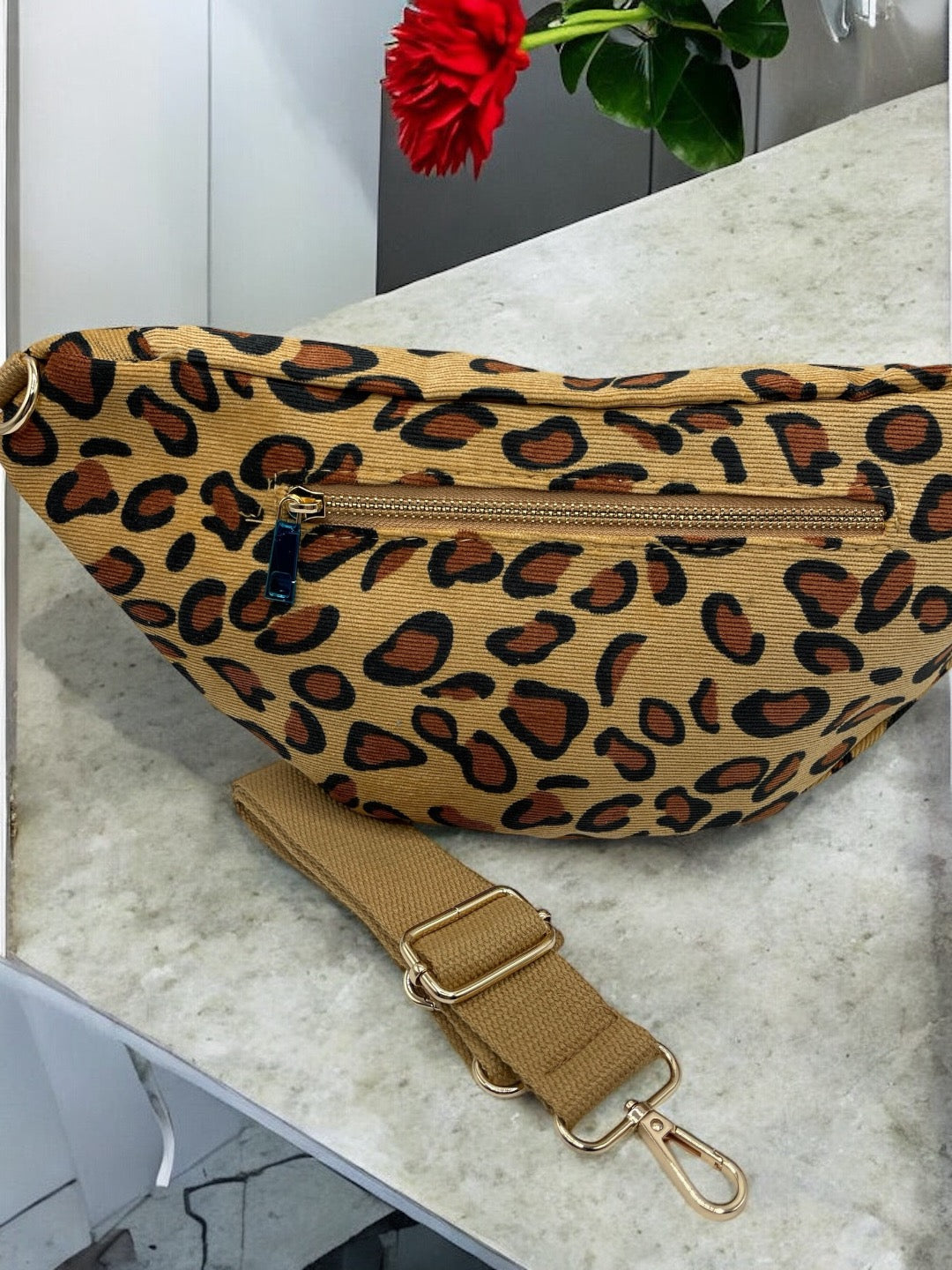 Sac banane coton épais toucher doux camel léopard avec bandoulière réglable et fermeture éclair dorée