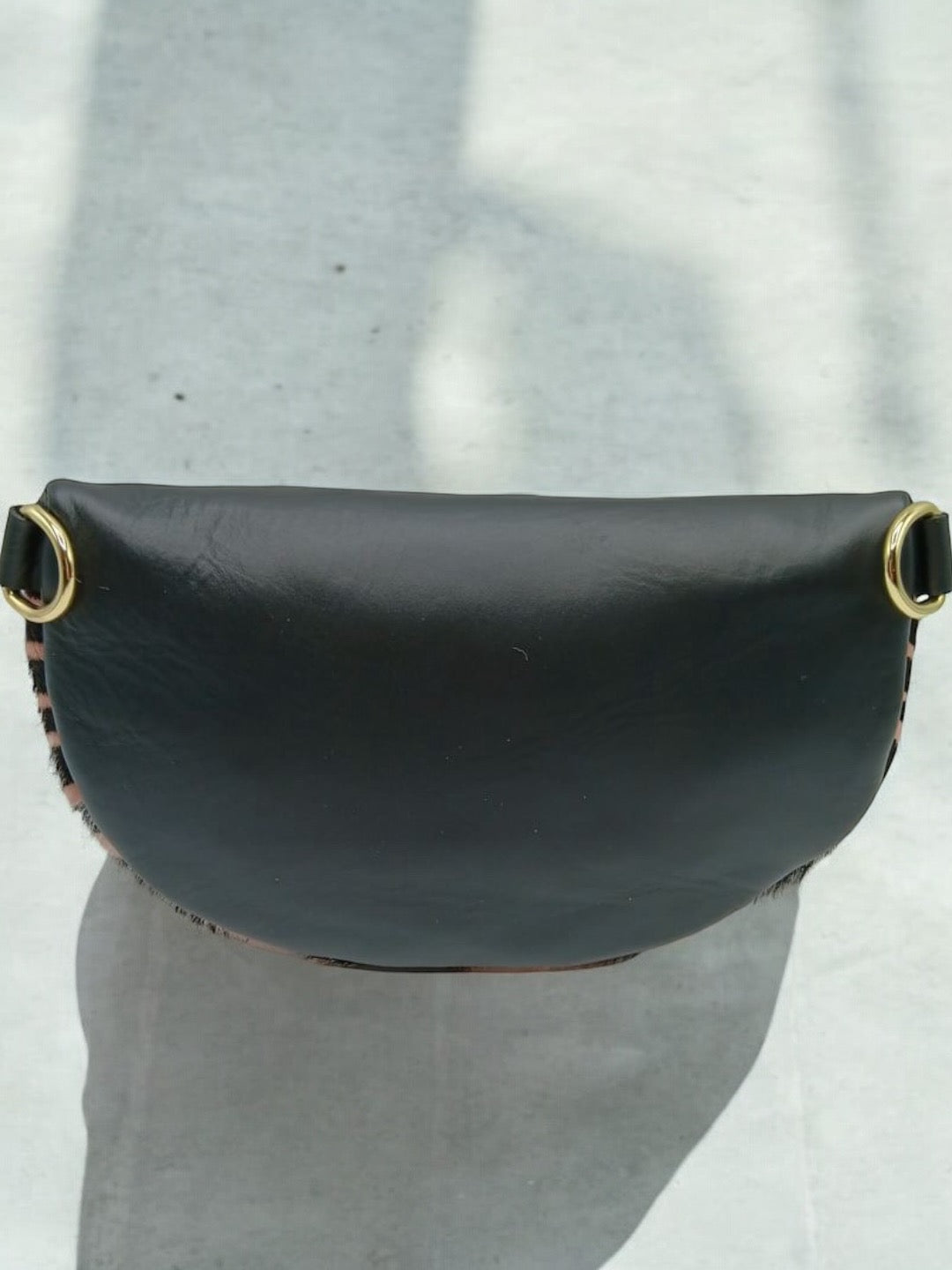 Sac banane cuir mat et motif zèbre rose et noir Le Petit Placard