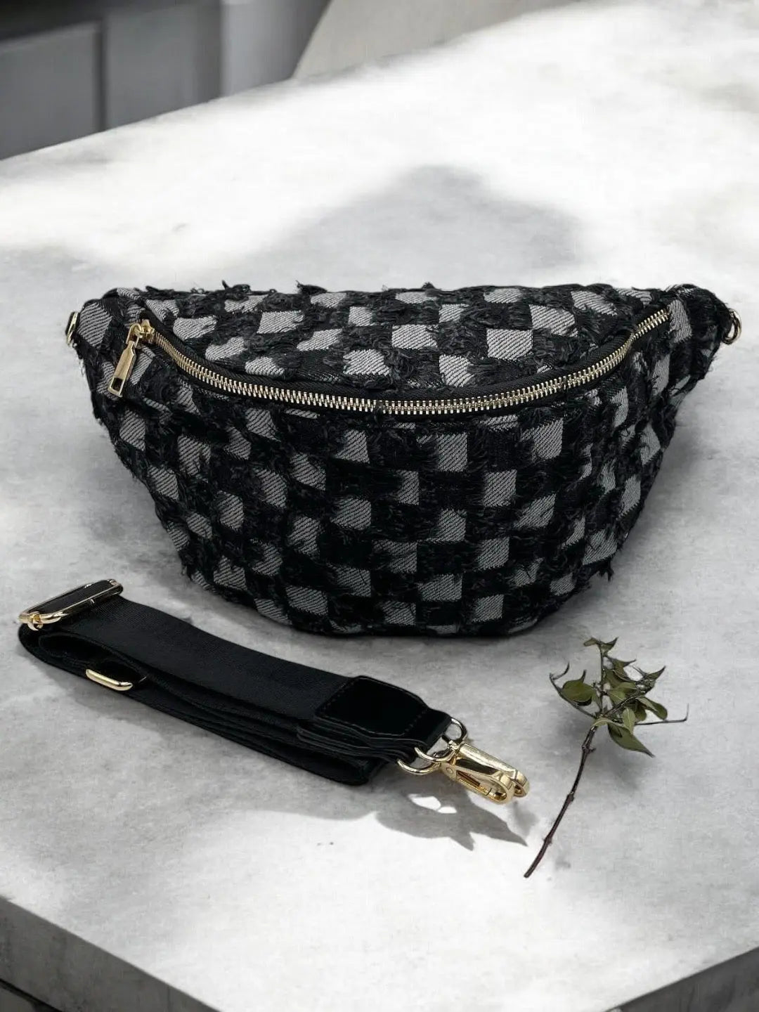 Sac banane en denim carrés noir Le Petit Placard