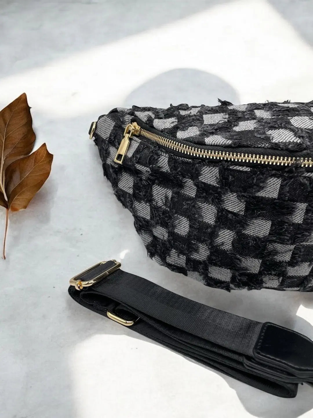Sac banane en denim carrés noir Le Petit Placard