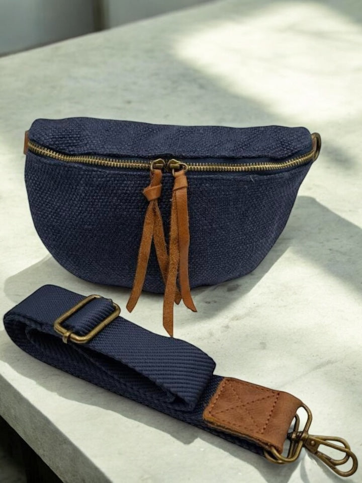 Sac banane en jute bleu denim 1 poche doubles curseurs Le Petit Placard