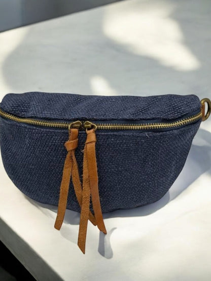 Sac banane en jute bleu denim 1 poche doubles curseurs Le Petit Placard