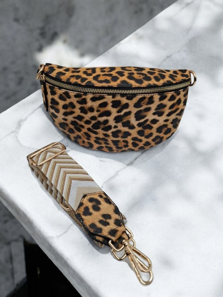 Sac banane en simili cuir motif léopard avec sangle fantaisie Le Petit Placard