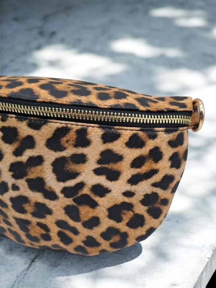 Sac banane en simili cuir motif léopard avec sangle fantaisie Le Petit Placard