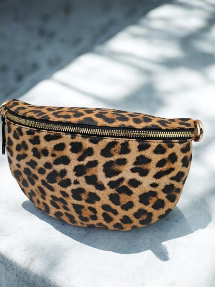 Sac banane en simili cuir motif léopard avec sangle fantaisie Le Petit Placard