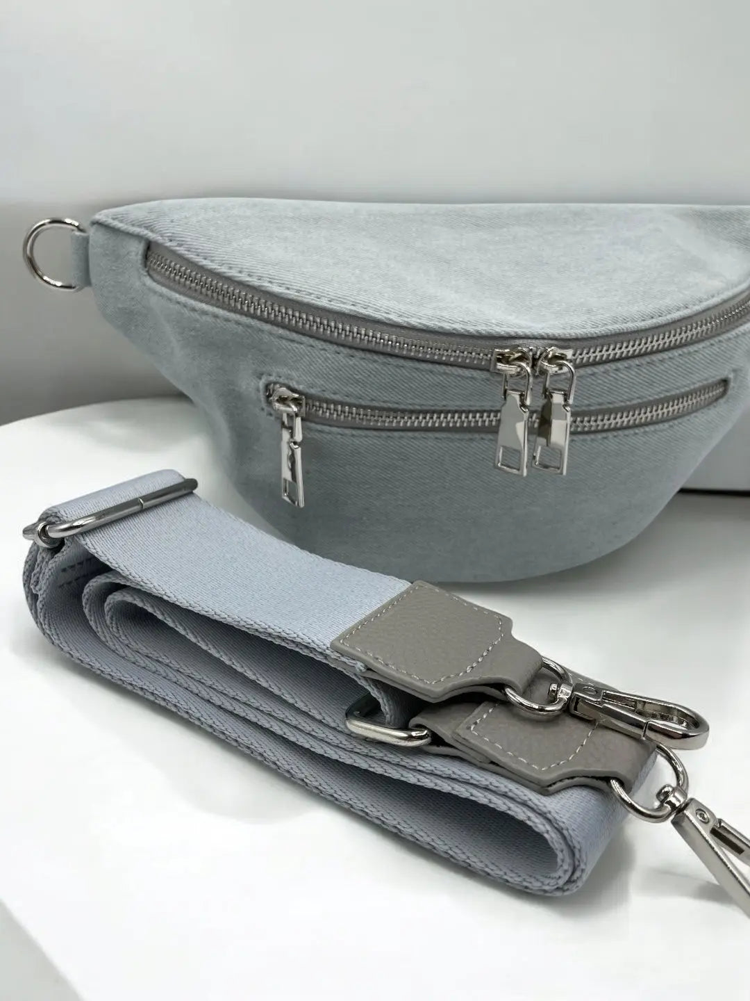 Sac banane en tissu matiere jean gris clair 2 poches Le Petit Placard