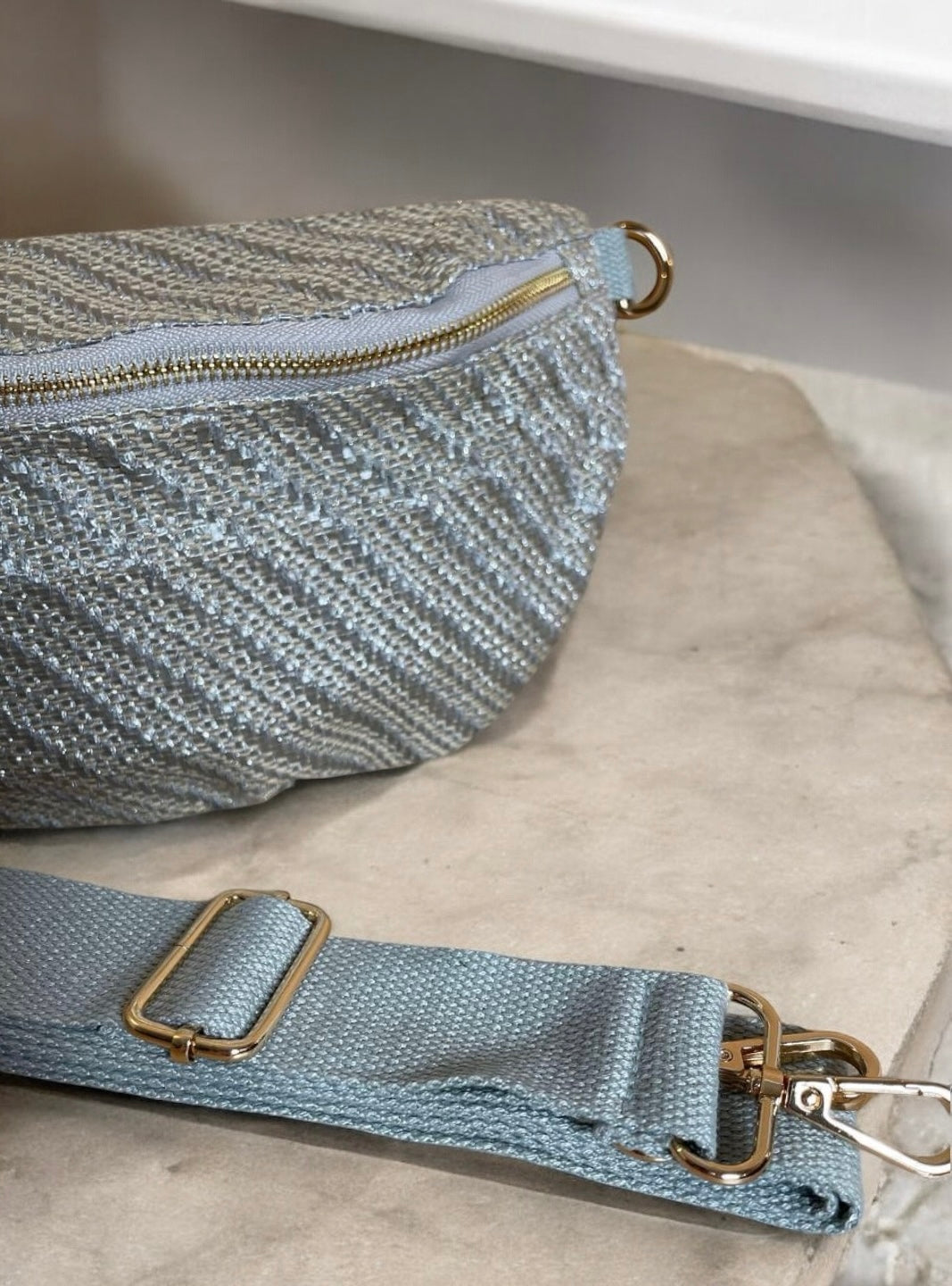 Sac banane Jade & Clarisse effet tressé couleur Argent Le Petit Placard