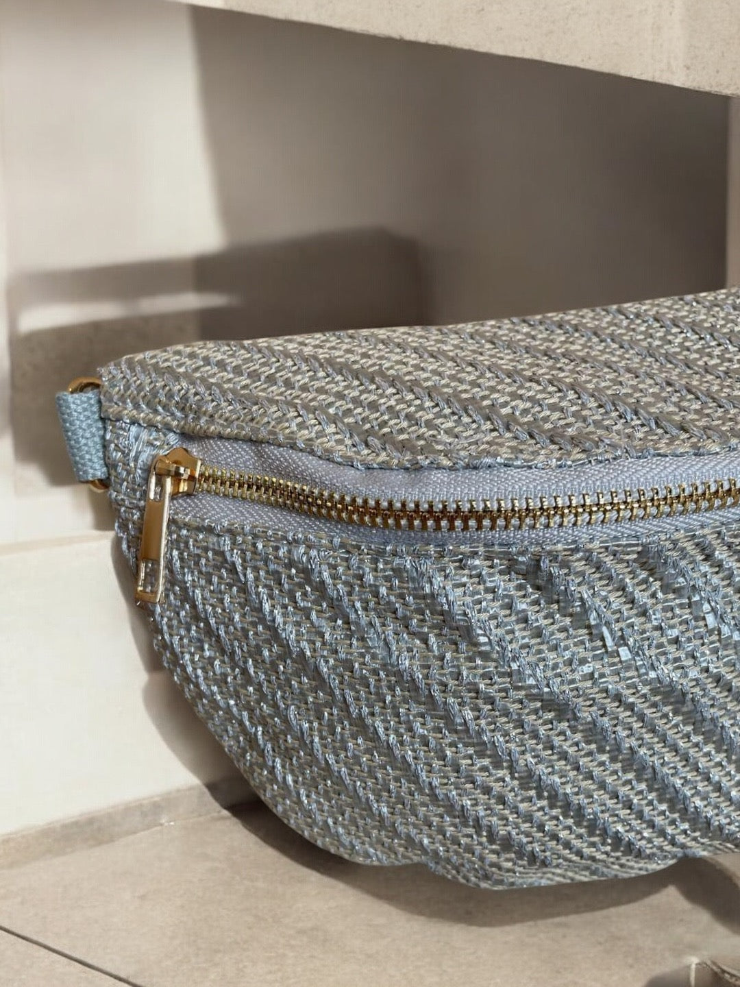 Sac banane Jade & Clarisse effet tressé couleur Argent Le Petit Placard
