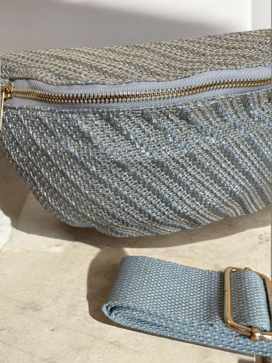 Sac banane Jade & Clarisse effet tressé couleur Argent Le Petit Placard