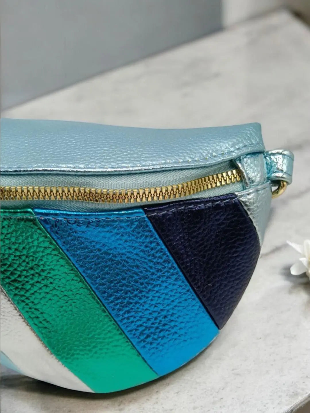 Sac banane simili cuir argenté bleu turquoise Le Petit Placard