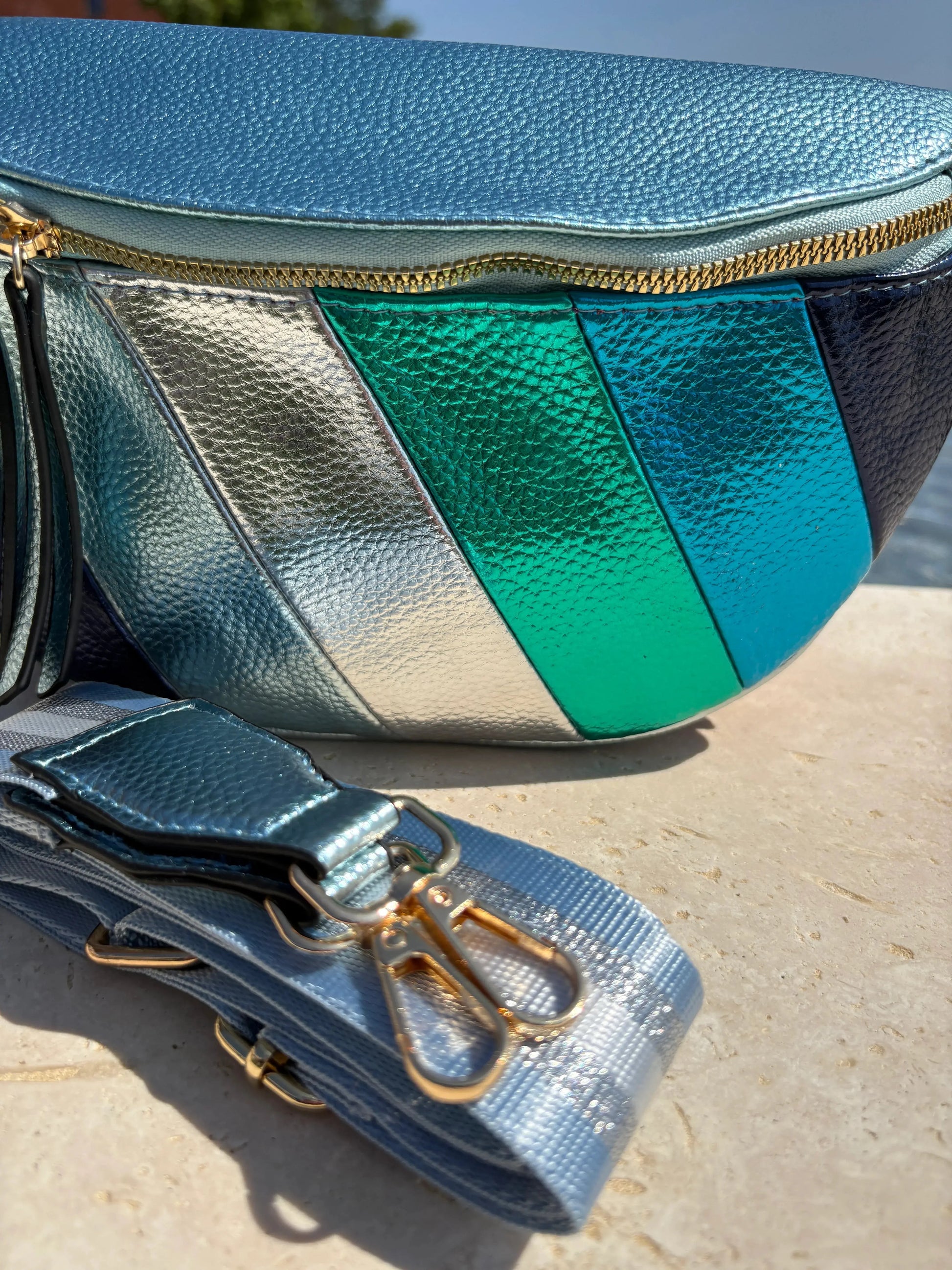 Sac banane simili cuir argenté bleu turquoise Le Petit Placard