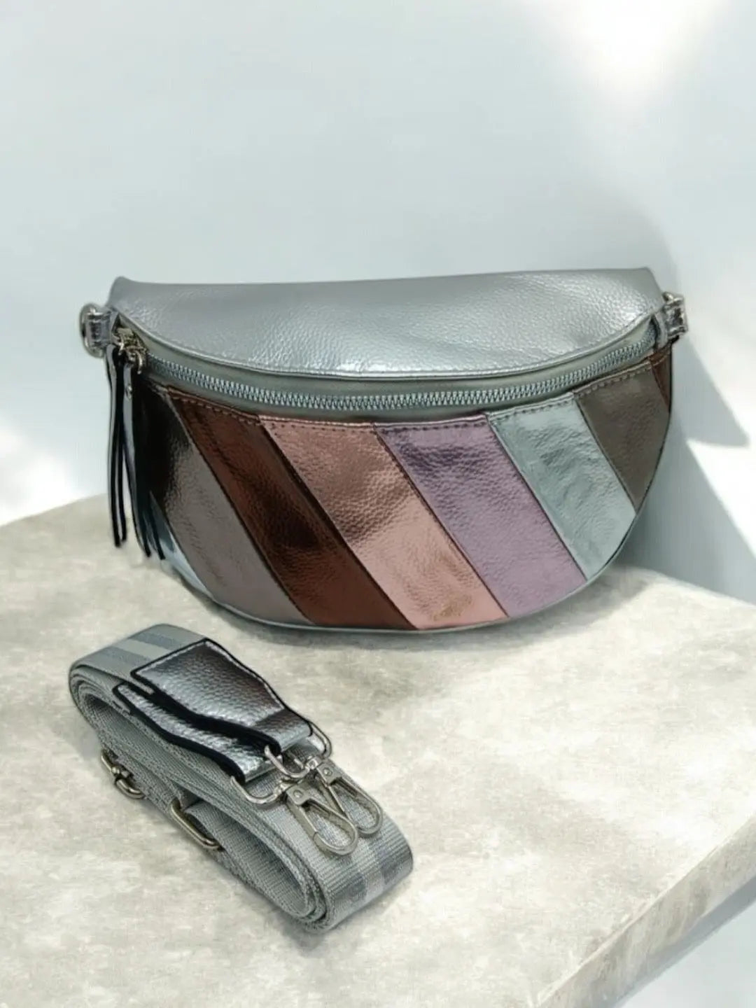 Sac banane simili cuir blanc argenté rosé Le Petit Placard