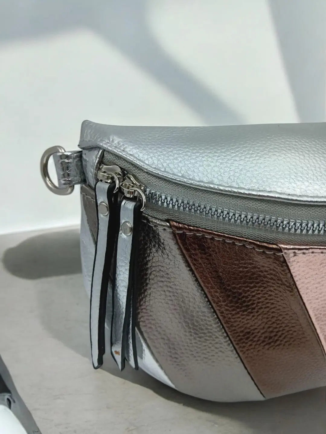 Sac banane simili cuir blanc argenté rosé Le Petit Placard